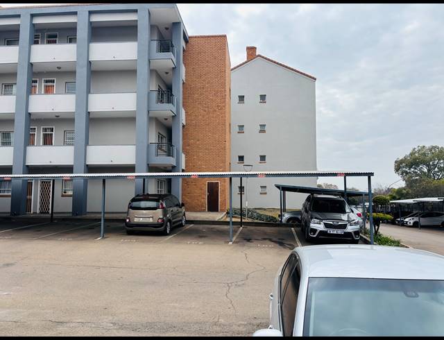 2 BEDROOM APARTMENT FOR SALE IN WATERKLOOF GLEN